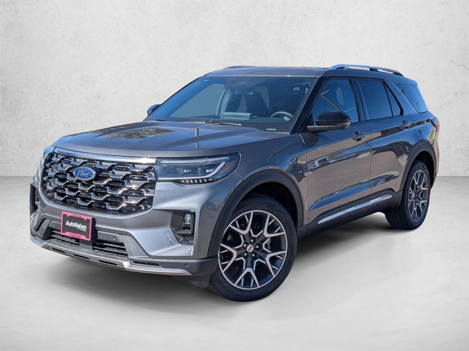 2025 Ford Explorer Platinum's photo
