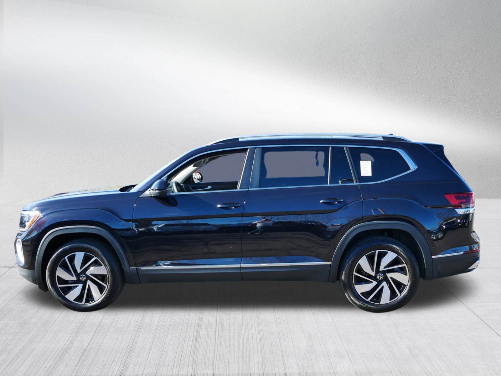2025 Volkswagen Atlas SEL photo 4