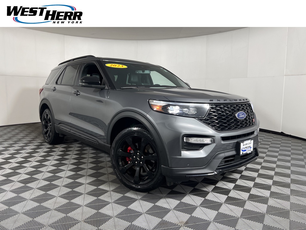 2023 Ford Explorer ST's photo
