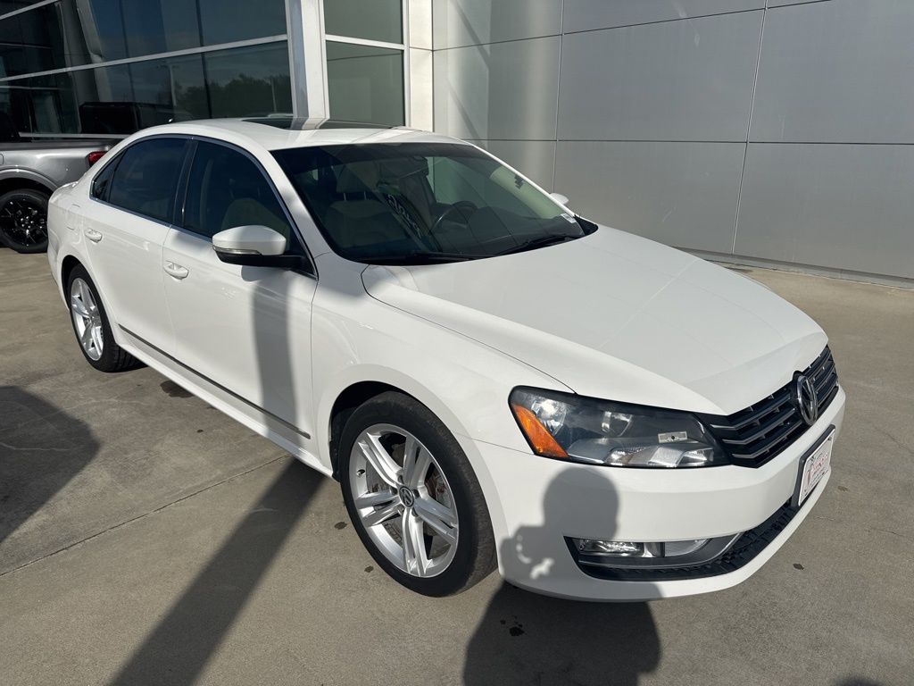 2015 Volkswagen Passat SEL Premium's photo