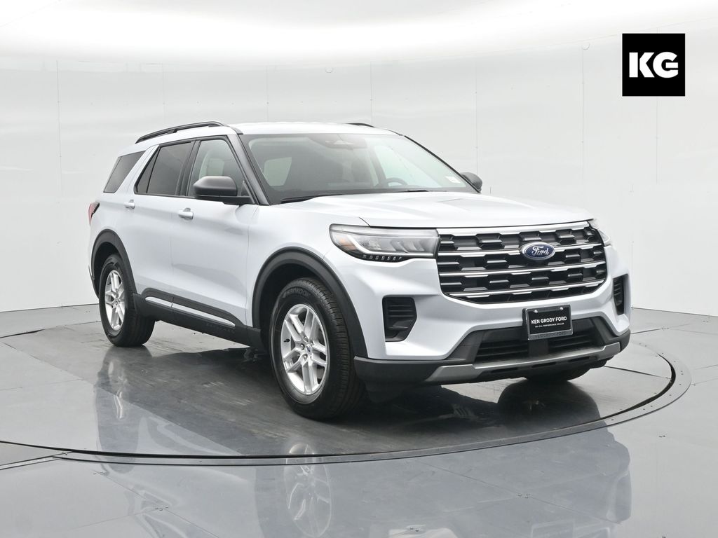 2025 Ford Explorer Active's photo