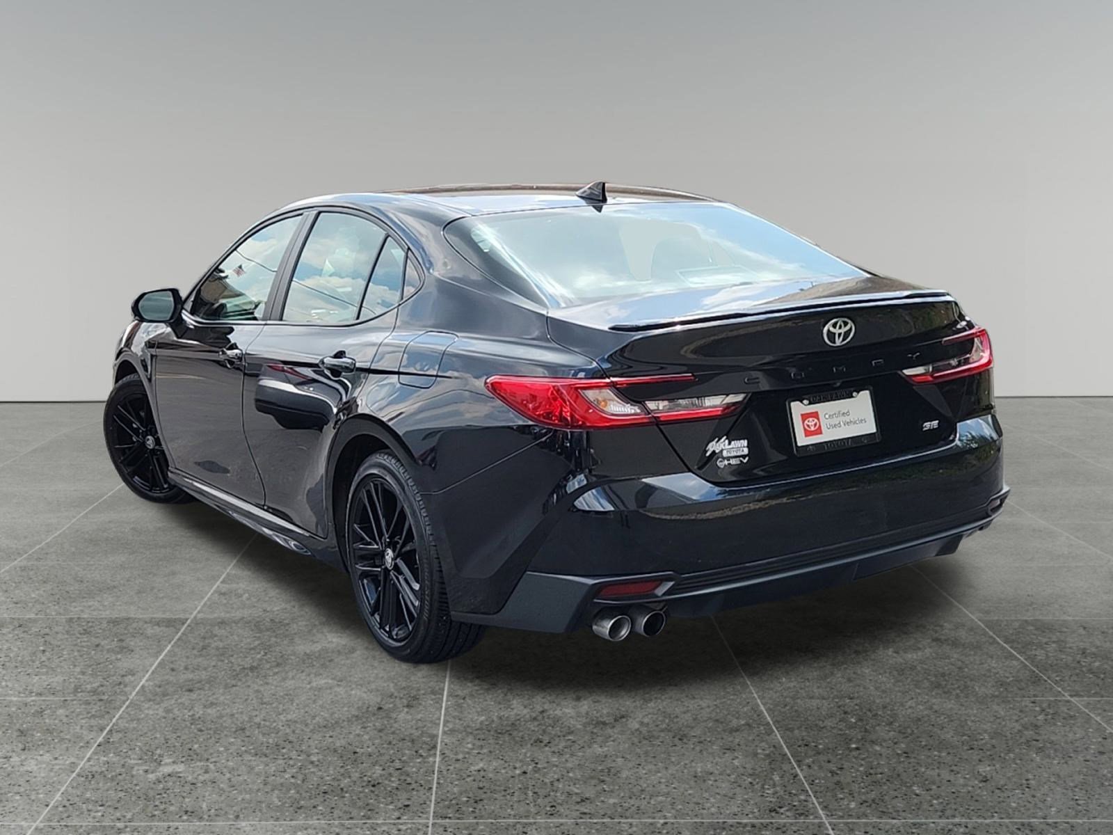 2025 Toyota Camry SE photo 5