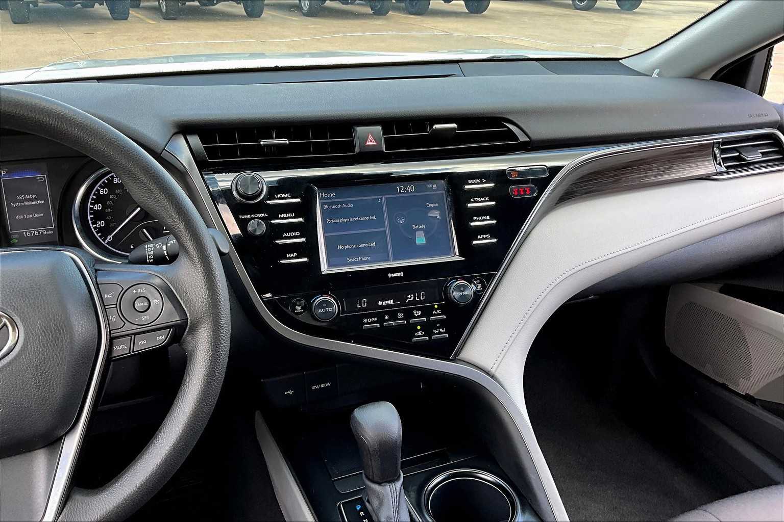 2020 Toyota Camry Hybrid LE photo 4
