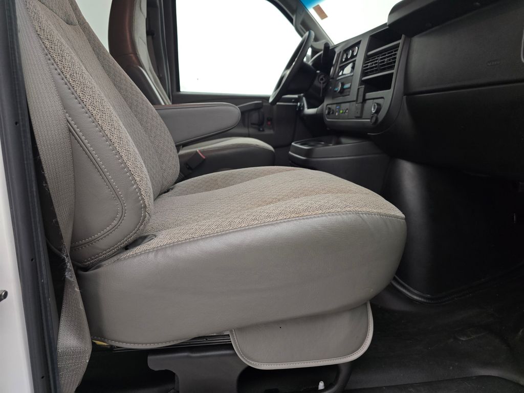 2022 Chevrolet Express 3500 LS photo 38