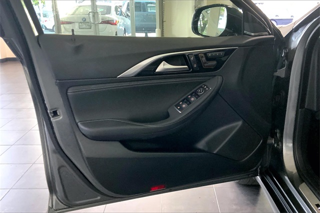 2018 Infiniti QX30 Premium photo 22