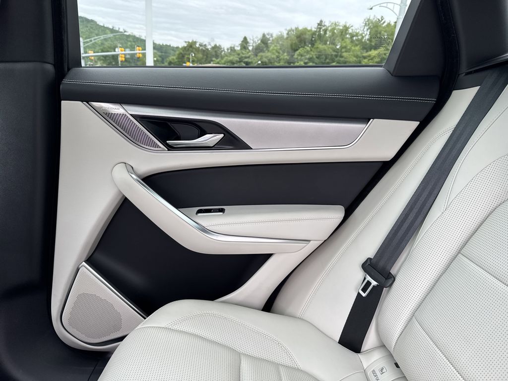 2024 Jaguar F-PACE P250 R-Dynamic S photo 31
