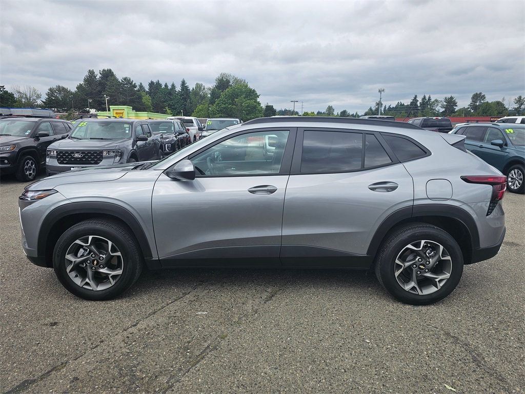 2024 Chevrolet Trax LT photo 4