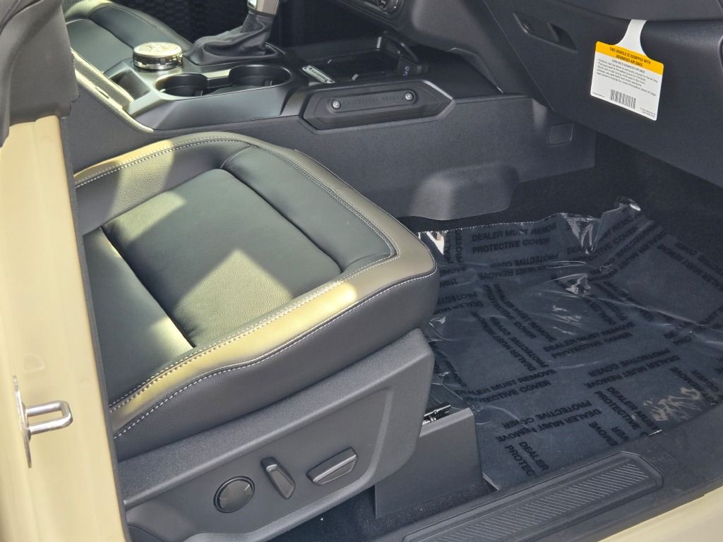 2025 Ford Bronco Outer Banks photo 6