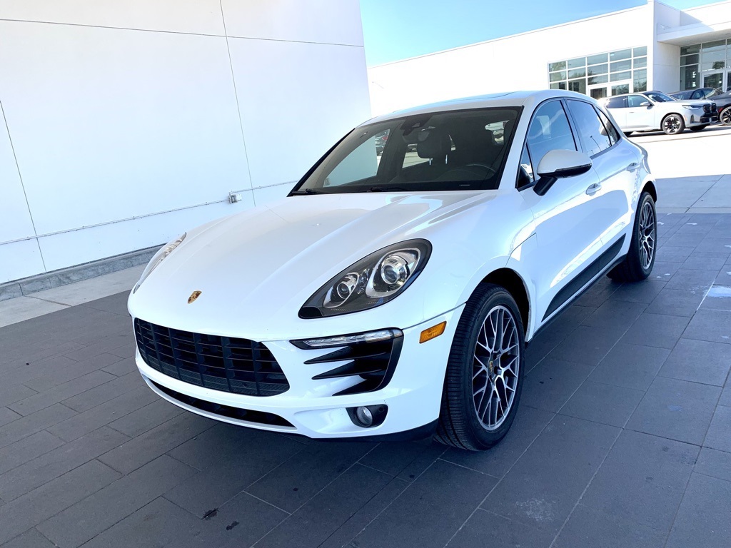2018 Porsche Macan Sport Edition's photo