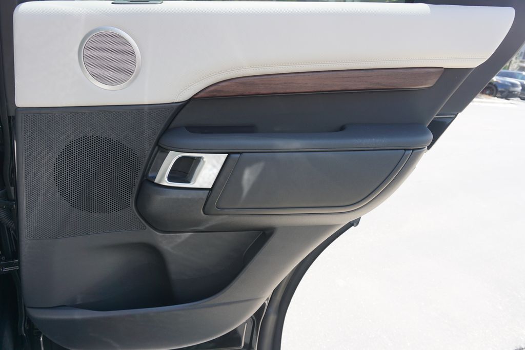2025 Land Rover Discovery SE photo 25