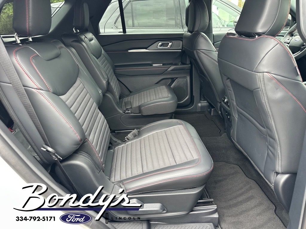 2025 Ford Explorer ST-Line photo 14