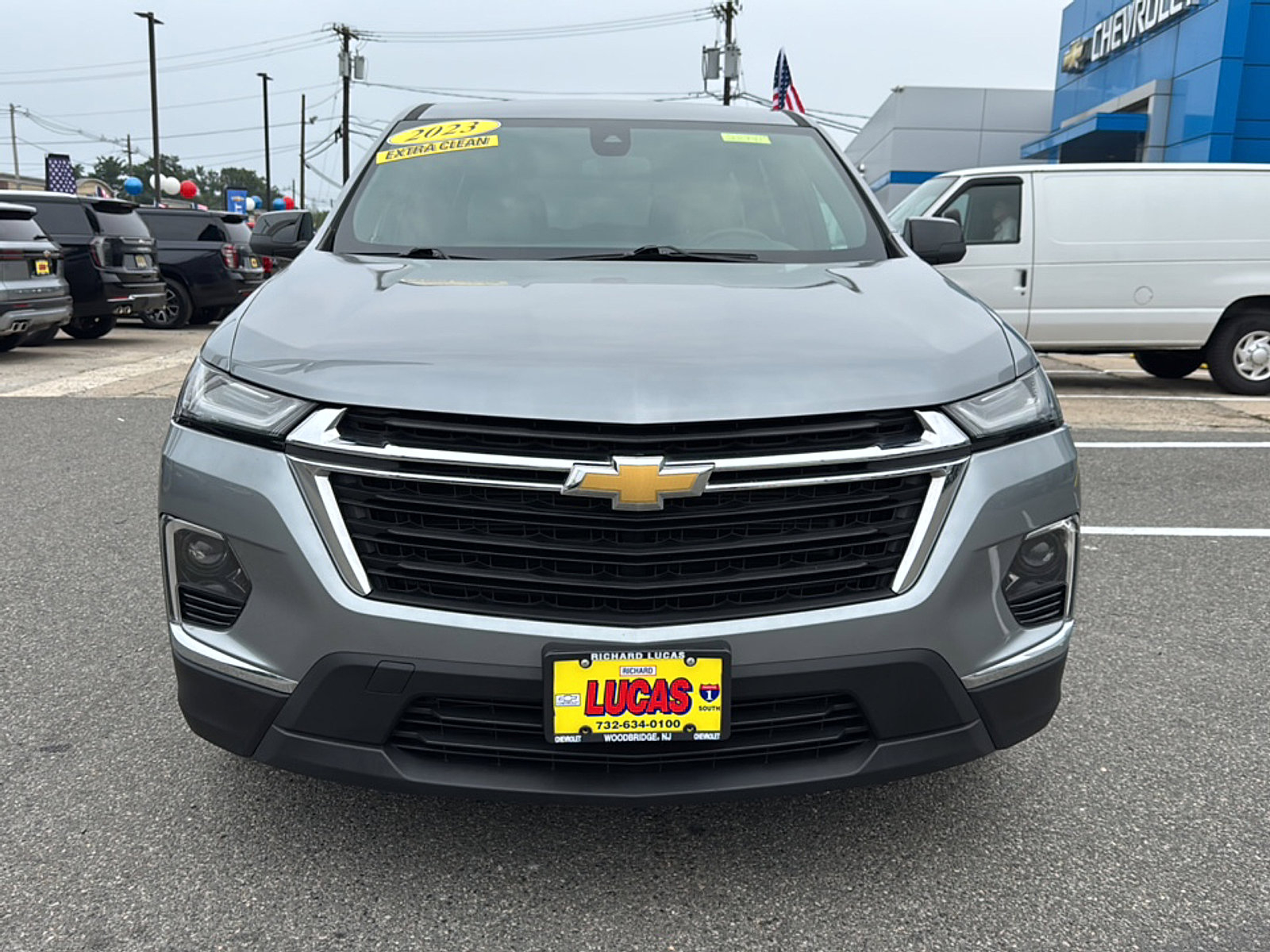 2023 Chevrolet Traverse LS photo 2
