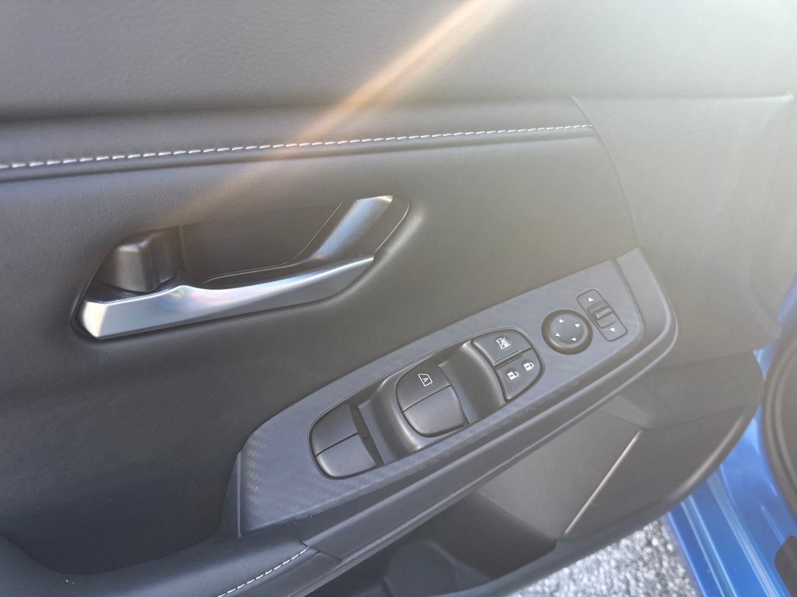 2025 Nissan Sentra SV photo 10