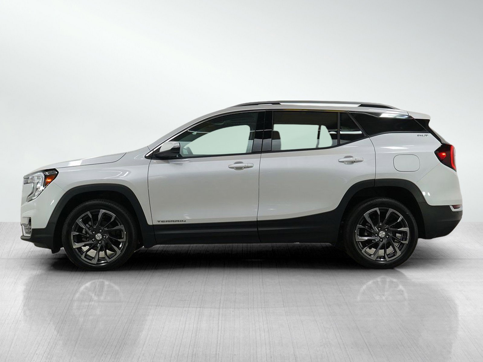 Used 2022 GMC Terrain SLT with VIN 3GKALVEV9NL228977 for sale in Bloomington, Minnesota