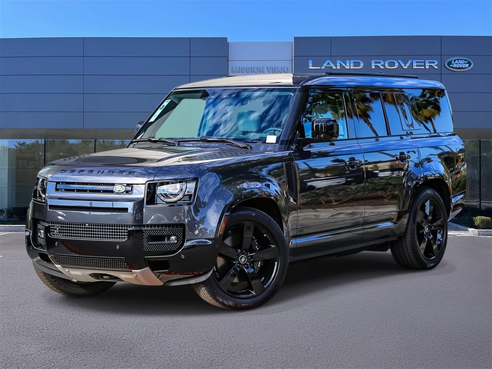 2025 Land Rover Defender V8's photo