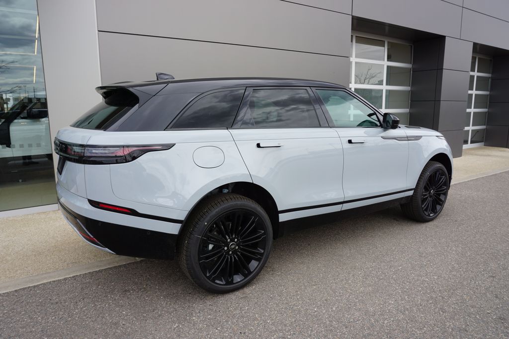 2026 Land Rover Range Rover Velar SE photo 4