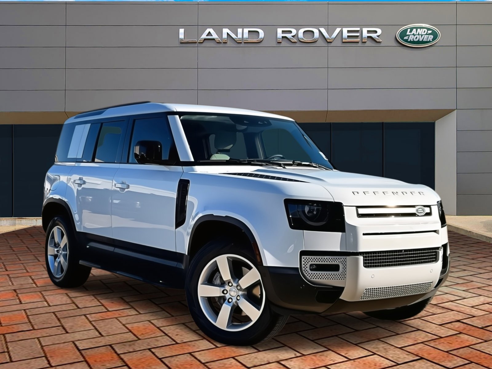 2025 Land Rover Defender 110 S photo 2