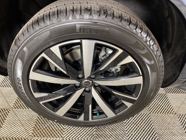 2025 Volvo XC90 Core photo 10