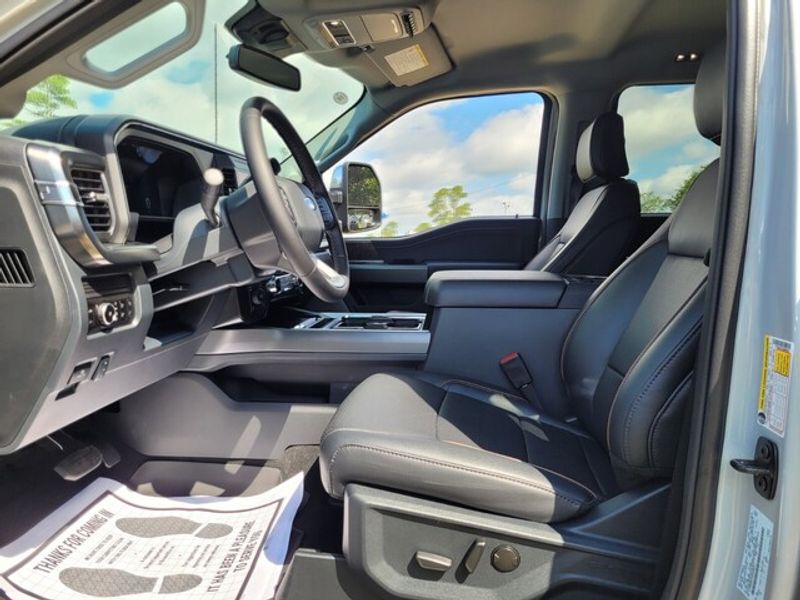 2025 Ford F-250 Lariat photo 4
