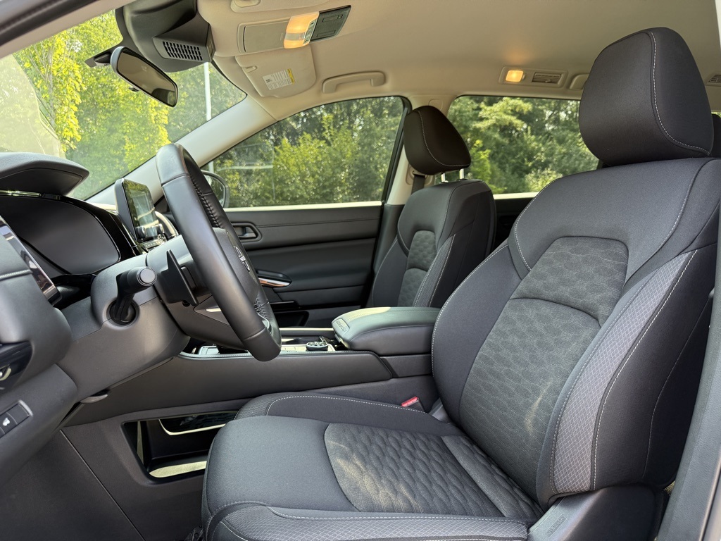 2025 Nissan Pathfinder SV photo 18