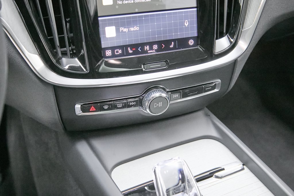 2024 VOLVO V60CC - Image 16