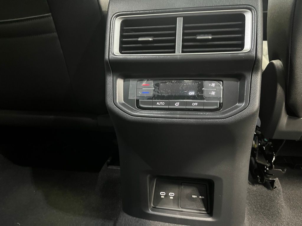 2025 Volkswagen Atlas SE Technology photo 24