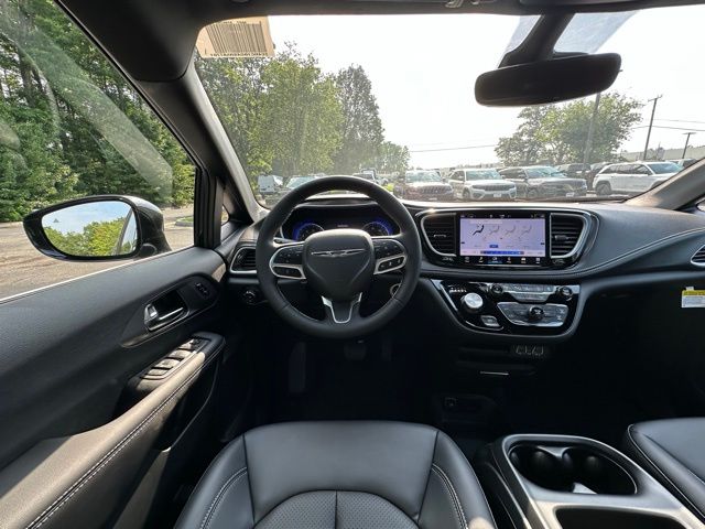 2025 Chrysler Pacifica photo 15