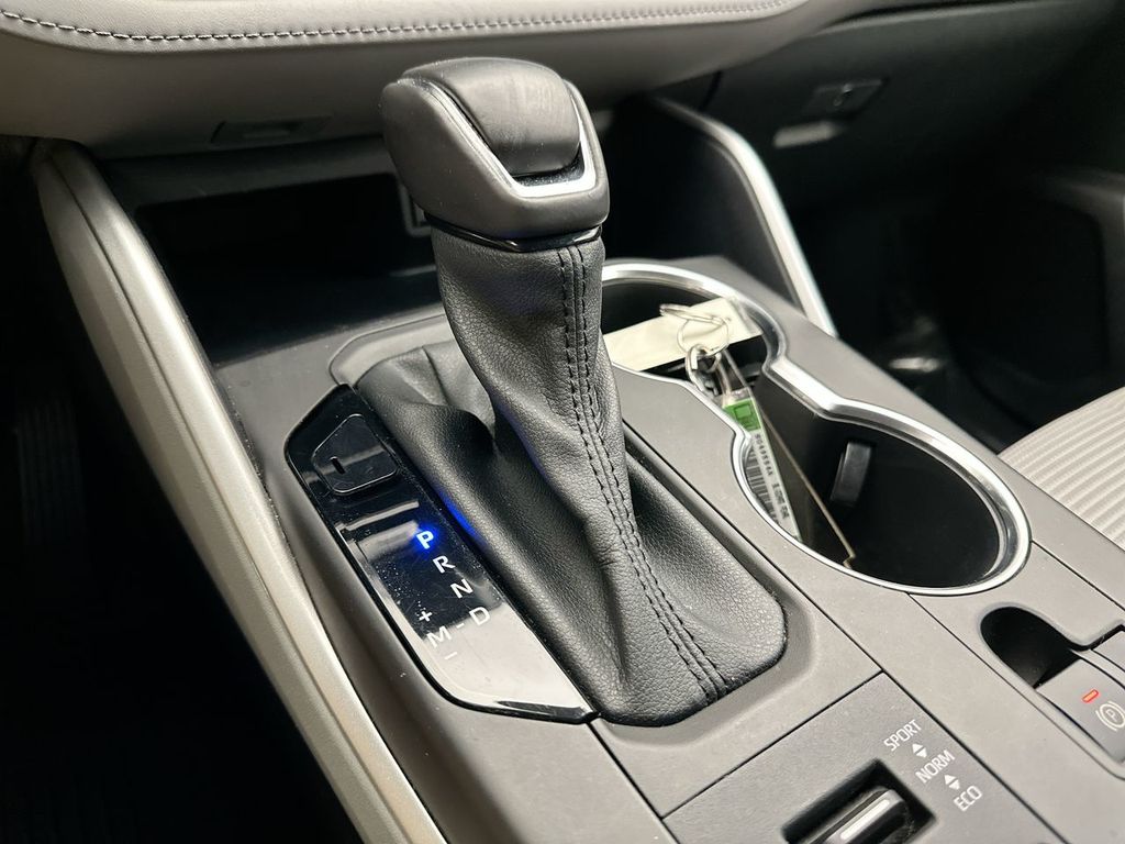 2020 Toyota Highlander L photo 11