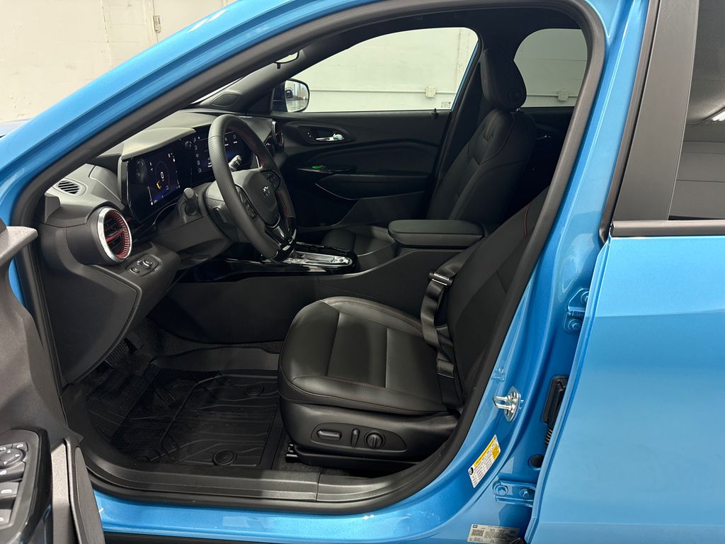 2025 Chevrolet Trax photo 13