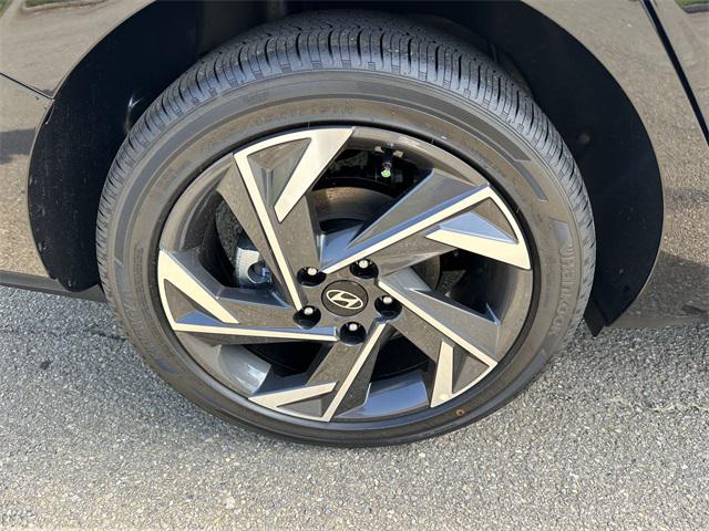 2025 Hyundai Elantra Hybrid Limited photo 16