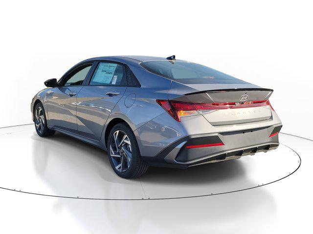 2025 Hyundai Elantra SEL Sport photo 3