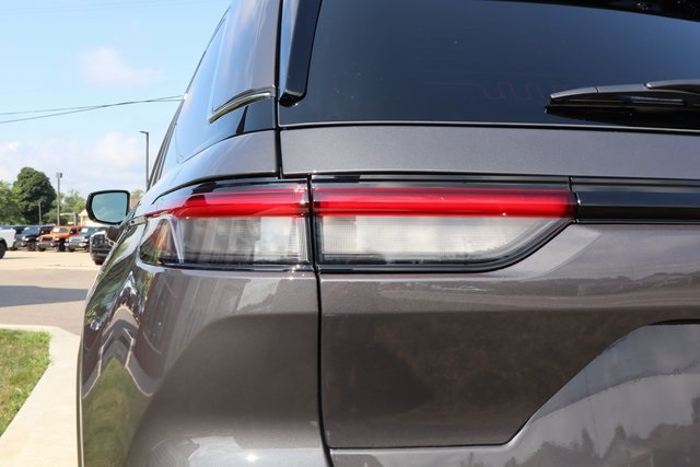 2025 Jeep Grand Cherokee Limited photo 30