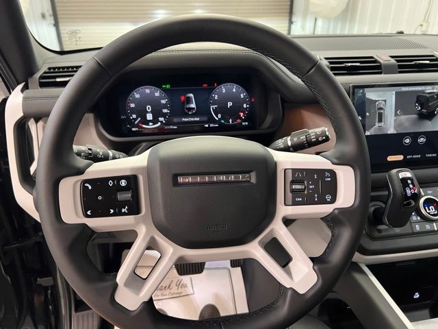 2025 Land Rover Defender 130 X-Dynamic SE photo 32