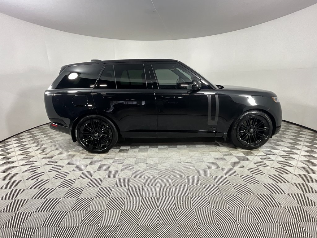 2025 Land Rover Range Rover SE photo 2