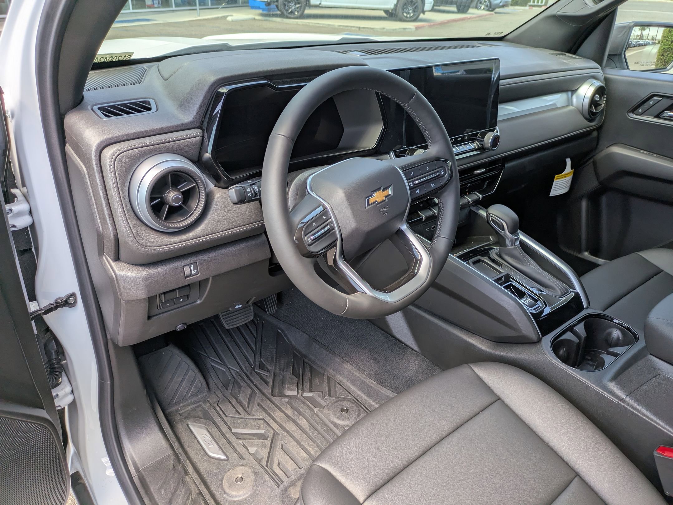 2025 Chevrolet Colorado Work Truck LT photo 10