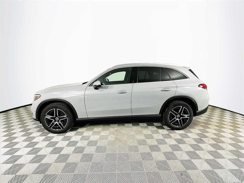 2026 Mercedes Benz GLC 300 4MATIC photo 4