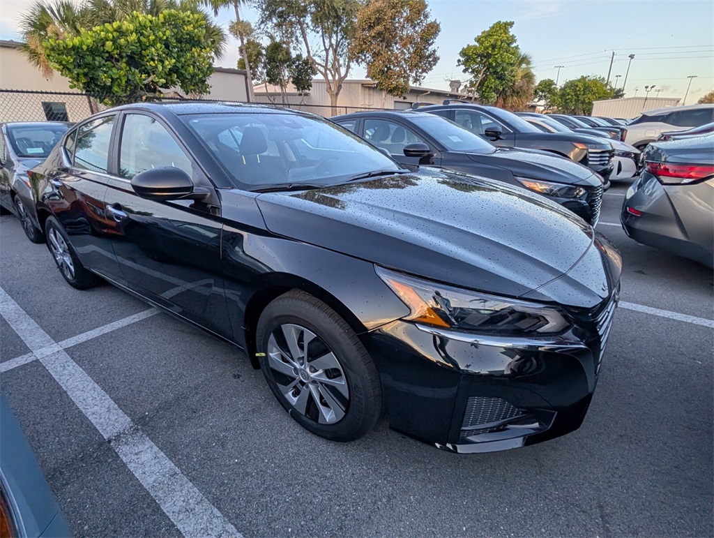 2025 Nissan Altima 2.5 S photo 2
