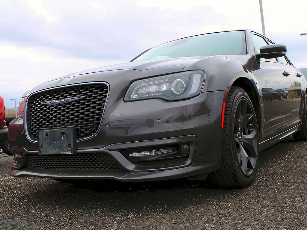 2022 Chrysler 300 Touring L photo 23