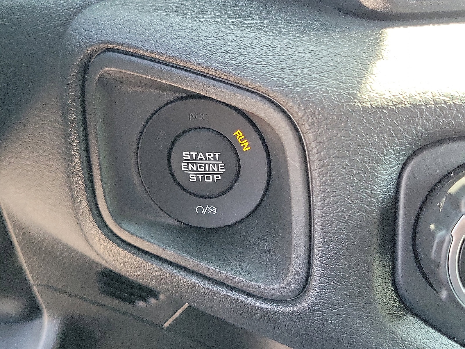2025 Jeep Gladiator Willys photo 8