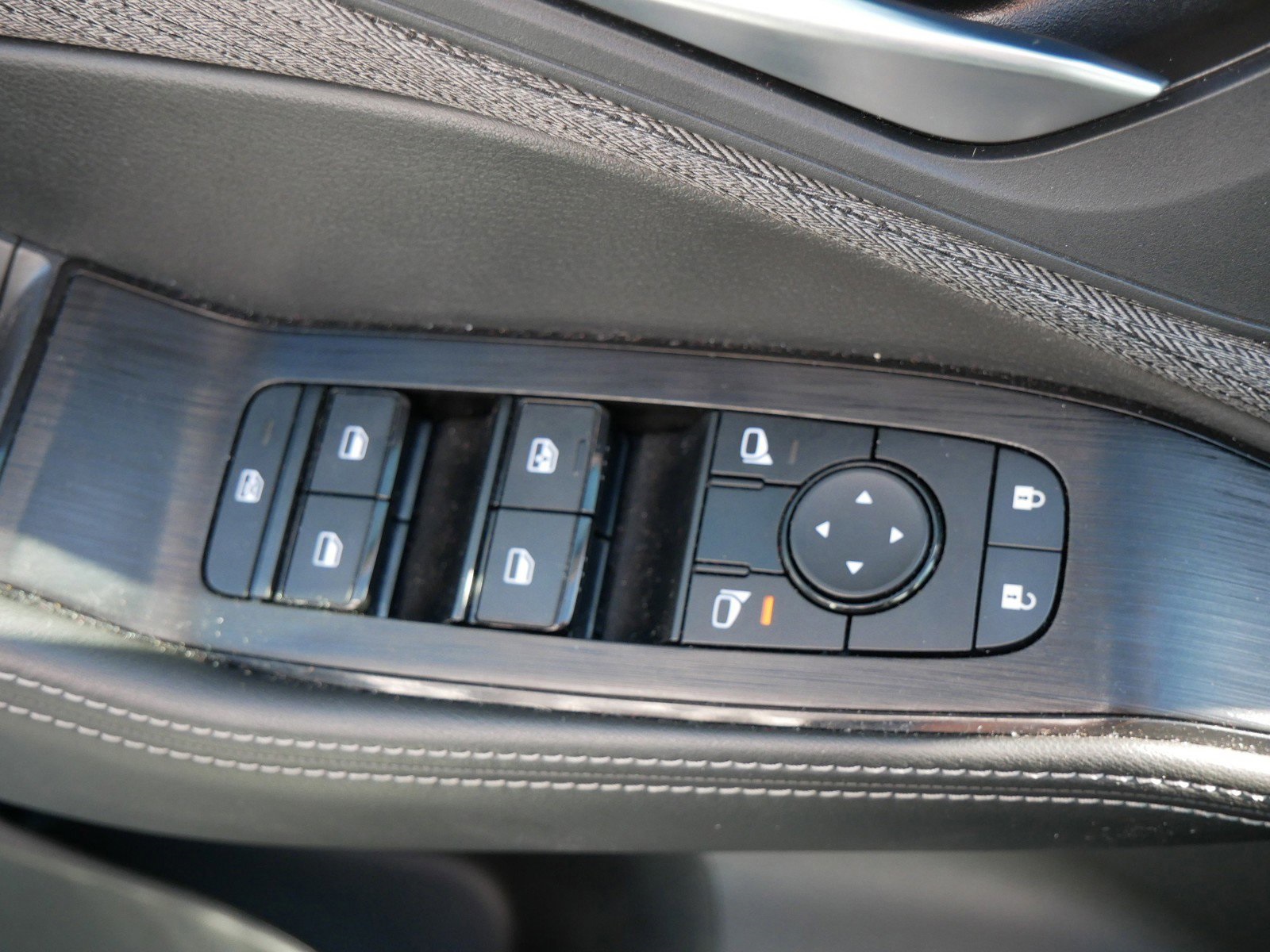 2023 Nissan Rogue SV photo 14