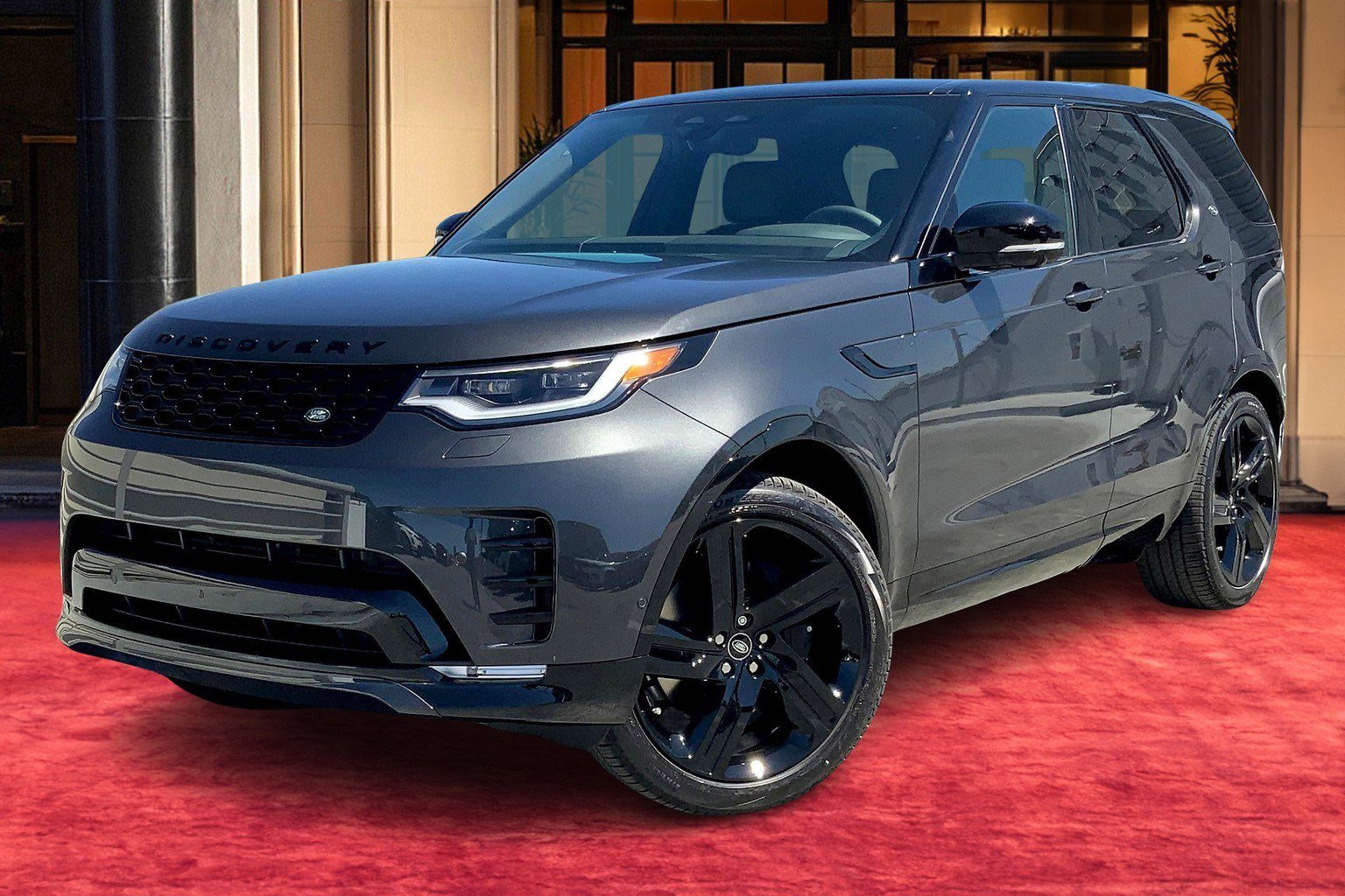2025 Land Rover Discovery Dynamic SE's photo