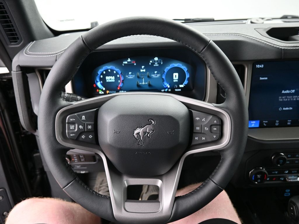 2025 Ford Bronco Outer Banks photo 12