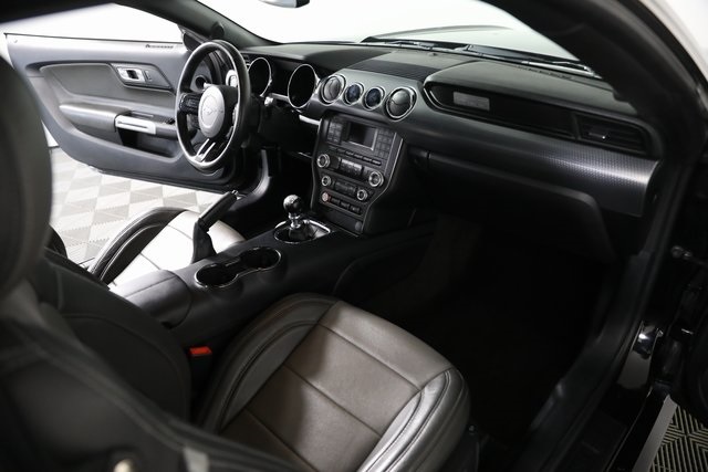 2017 Ford Mustang EcoBoost photo 16