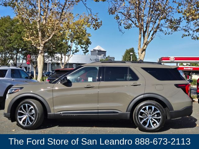 2026 Ford Explorer ST-Line photo 4