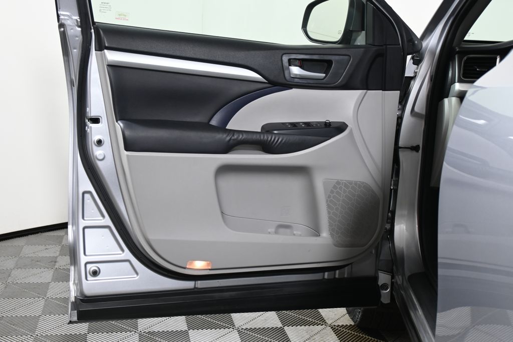 2015 Toyota Highlander Base Hybrid photo 30