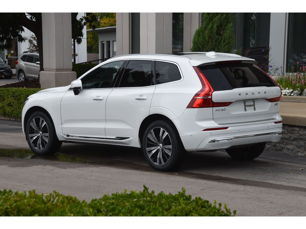 2023 Volvo XC60 B5 Plus photo 6