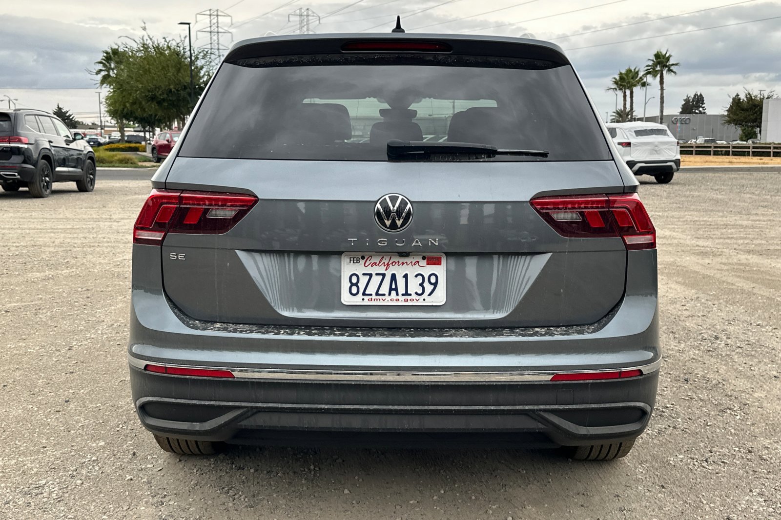 2022 Volkswagen Tiguan SE photo 2