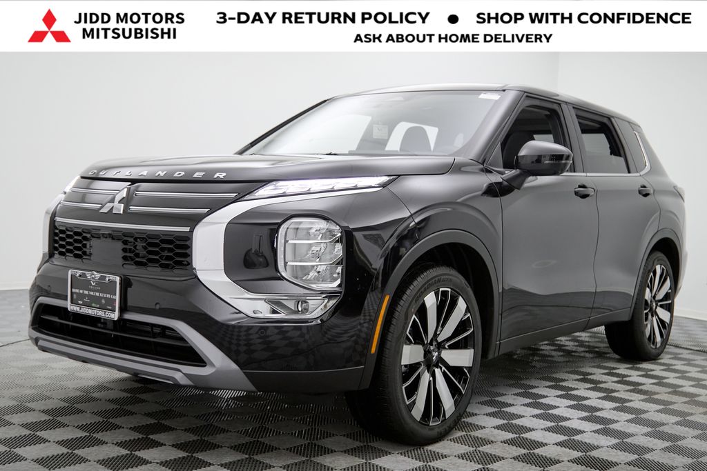 2026 Mitsubishi Outlander SE's photo