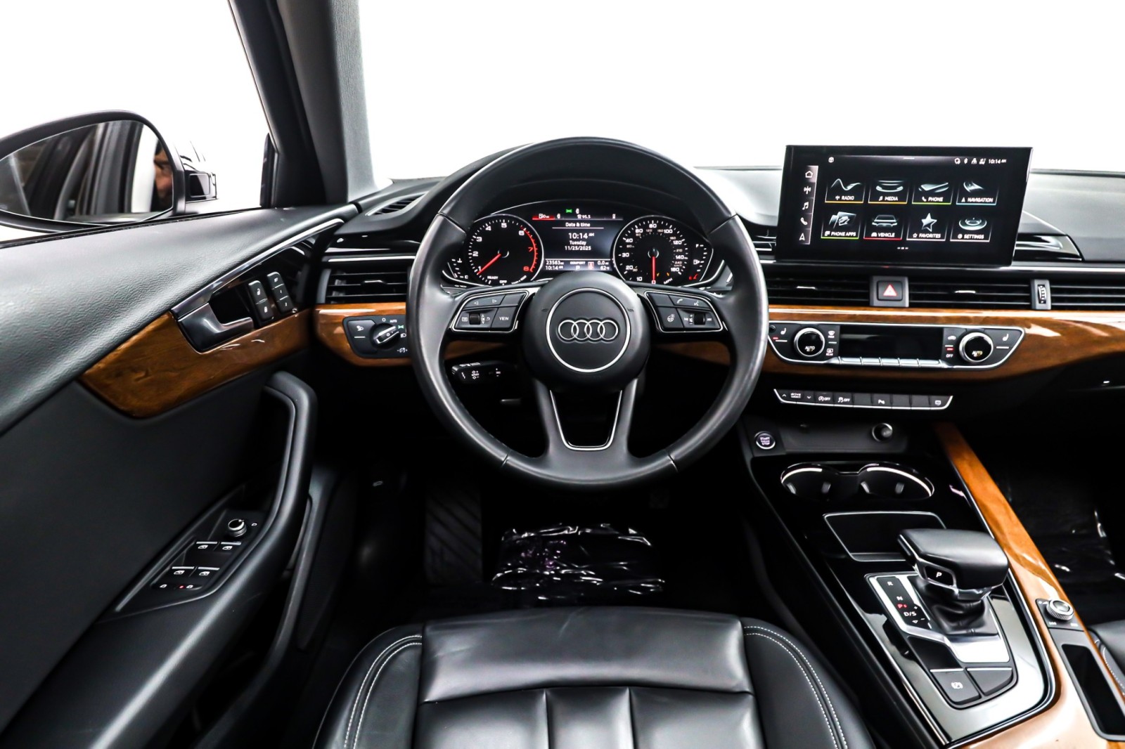 2023 Audi A4 Premium 40 TFSI Quattro photo 4