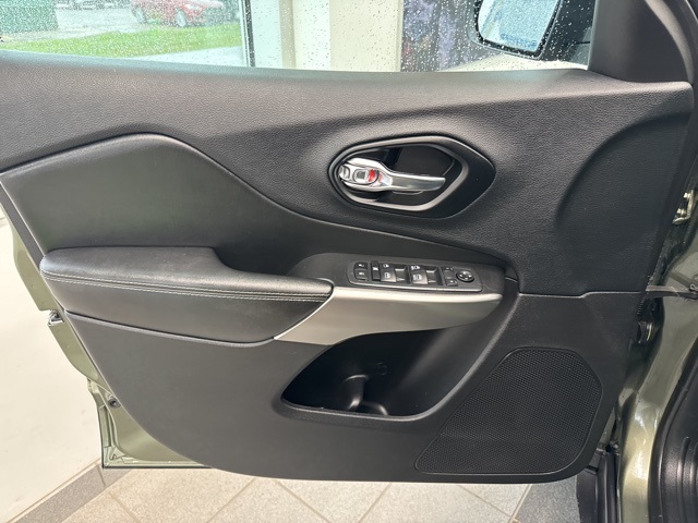 2021 Jeep Cherokee Latitude Lux photo 17